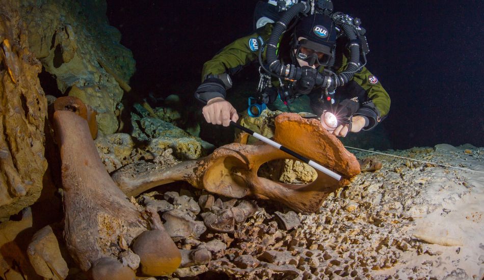 imageUnderwater Caves