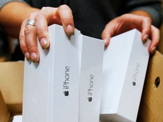 thumbnail - Apple iPhone Tariffs