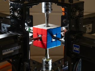 thumbnail - Robot Rubik's Cube